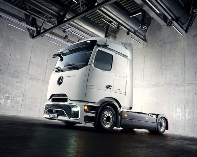 mercedes-benz-trucks-adds-a-lowliner-variant-to-its-eactros-lineup-of-electric-trucks