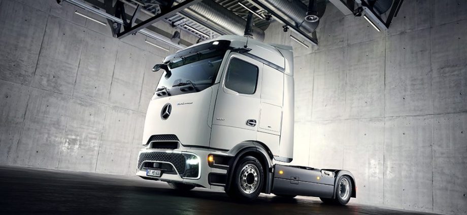 mercedes-benz-trucks-adds-a-lowliner-variant-to-its-eactros-lineup-of-electric-trucks