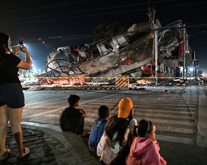 7.8-magnitude-earthquake-leaves-dozens-dead-in-the-philippines