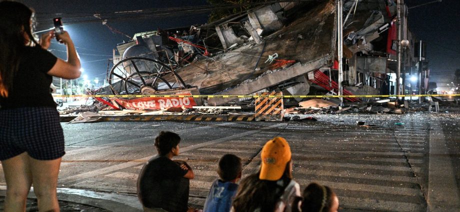 7.8-magnitude-earthquake-leaves-dozens-dead-in-the-philippines