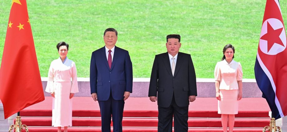 china’s-xi-jinping-and-north-korea’s-kim-jong-un-meet-in-pyongyang