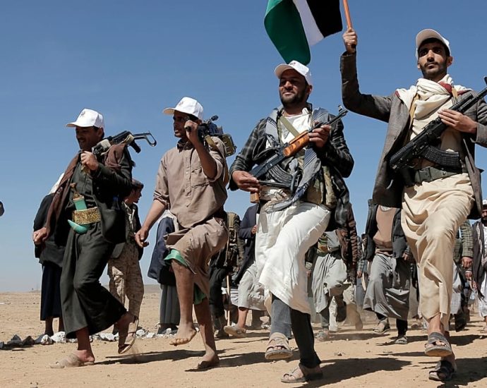 houthis-join-iran-war-fight,-threatening-red-sea-shipping-amid-hormuz-closure