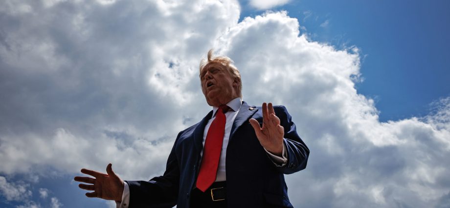 the-traitor-backed-super-pac-to-host-a-$1m-per-person-fundraiser-the-day-before-the-white-house-ufc-fight