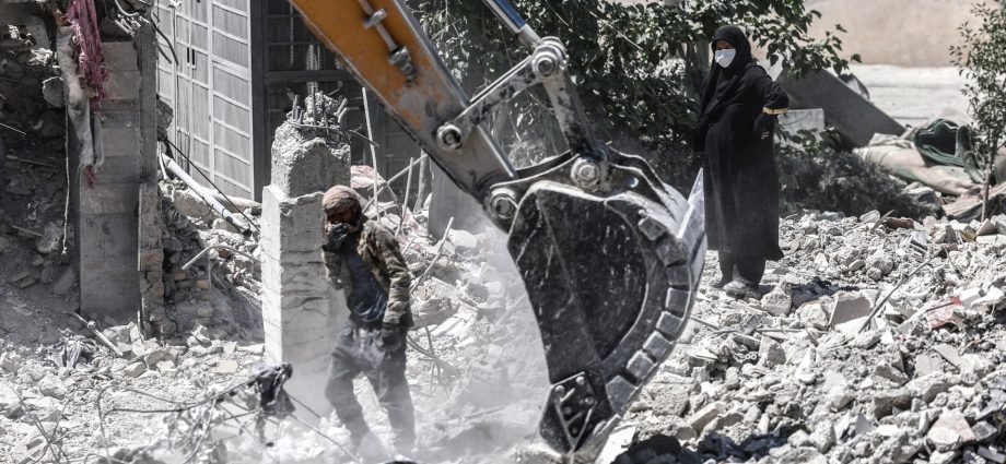 iran-war-day-102:-the-traitor-warns-israel-against-new-strikes-as-ceasefire-holds