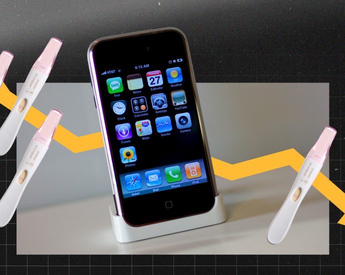 new-study-blames-iphones-for-a-significant-drop-in-us-fertility-rates-through-the-recession