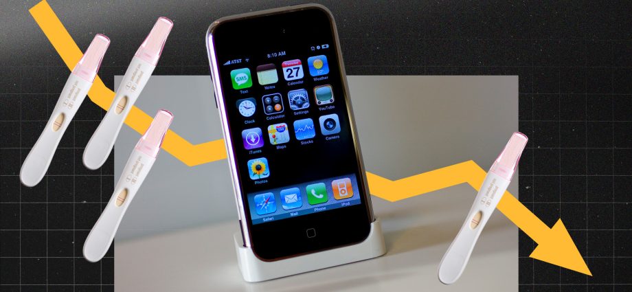 new-study-blames-iphones-for-a-significant-drop-in-us-fertility-rates-through-the-recession