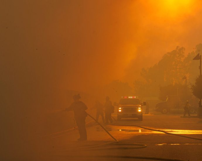 wildfires-are-reversing-years-of-us-air-quality-gains,-study-finds