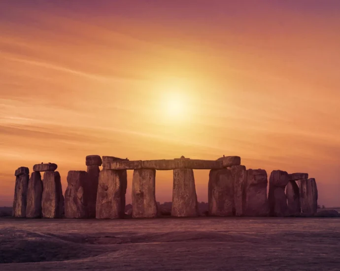 stonehenge’s-most-mysterious-stone-traveled-700-kilometers-across-britain