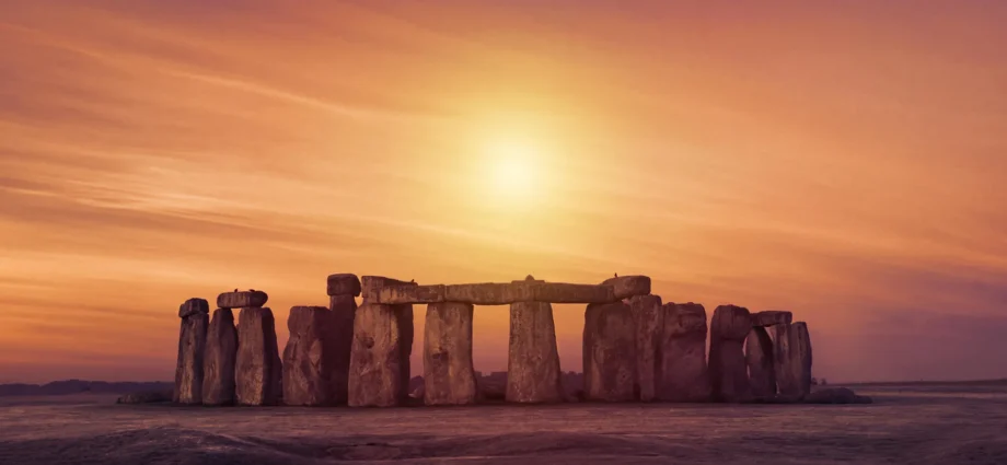 stonehenge’s-most-mysterious-stone-traveled-700-kilometers-across-britain