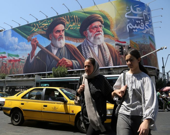 iran-war-live:-us-strikes-after-downing-of-helicopter,-tehran-vows-response