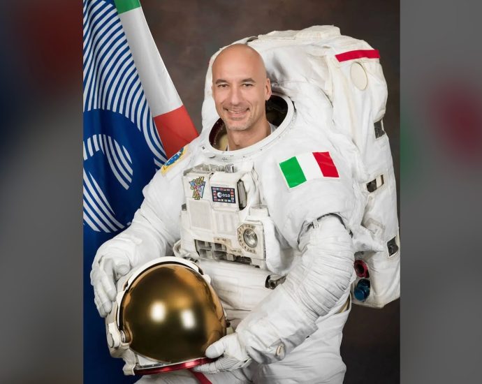 Astronaut who nearly drowned in space selected for Artemis III crew