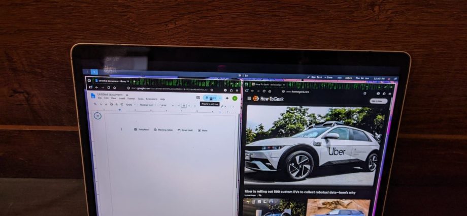 I switched to a tiling window manager on Linux and can’t believe I wasted years dragging windows around