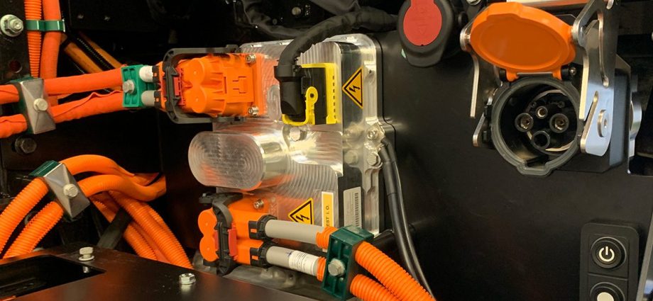 kinell’s-new-coupling-system-manages-pre-charge-and-hot-plug-disconnection-for-hvdc-vehicle-systems