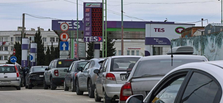 ukrainian-drones-strike-sevastopol-museum-and-key-russian-oil-refineries