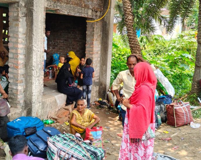 india’s-bengal-pushes-out-muslim-bangladeshis,-deepening-religious-tensions