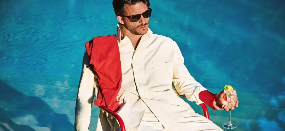 jonathan-bailey’s-new-martini-campaign-feels-like-a-summer-romance-you-want-to-join