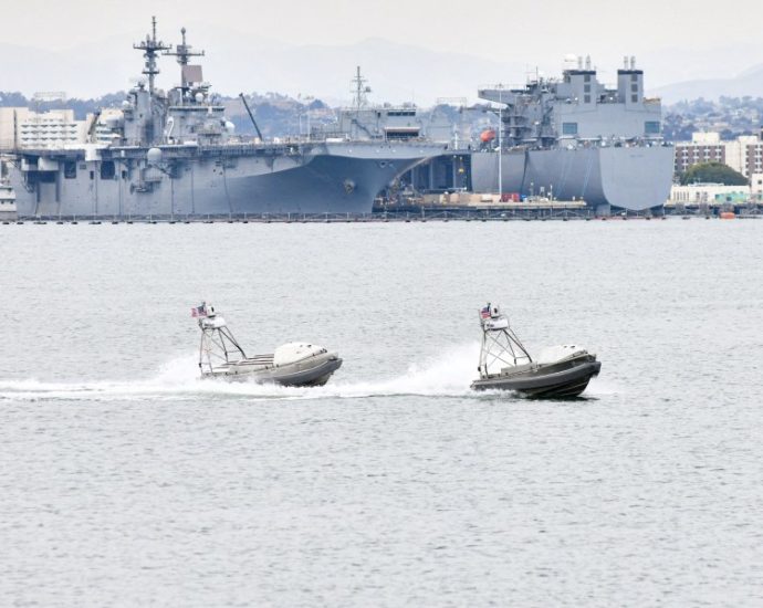 us-navy-uses-sea-drone-to-rescue-downed-apache-helicopter-crew