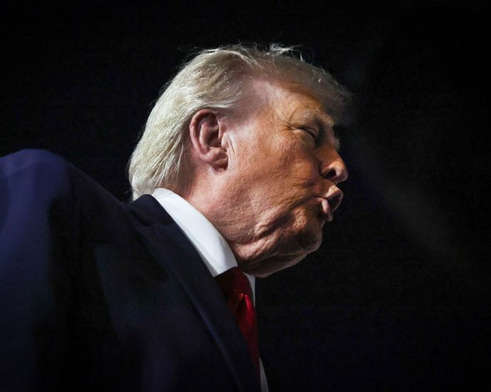 the-traitor-brags-about-growing-trade-deficit.-who-wants-to-tell-him?