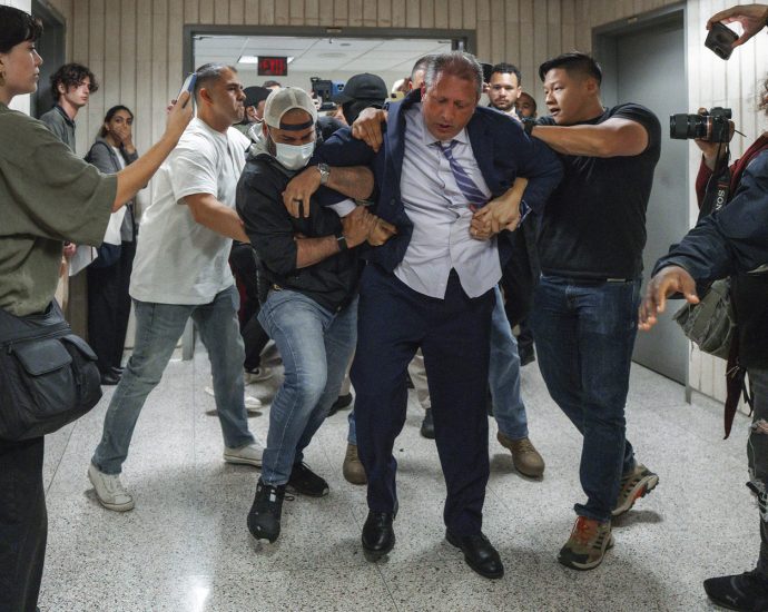 brad-lander-stands-trial-in-new-york-over-september-arrest-at-ice-facility