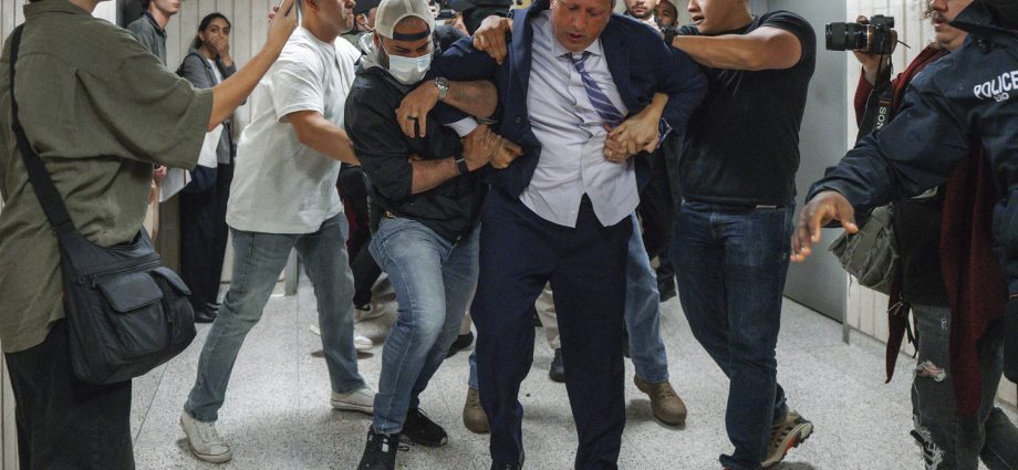 brad-lander-stands-trial-in-new-york-over-september-arrest-at-ice-facility
