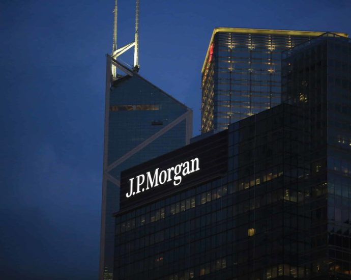 fossil-fuel-financing-surges-as-big-banks-retreat-from-climate-pledges