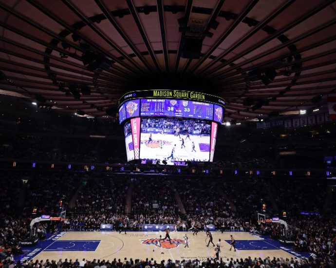 the-shocking-secrets-of-msg’s-surveillance-machine:-noah-shachtman-on-knicks’-owner-james-dolan