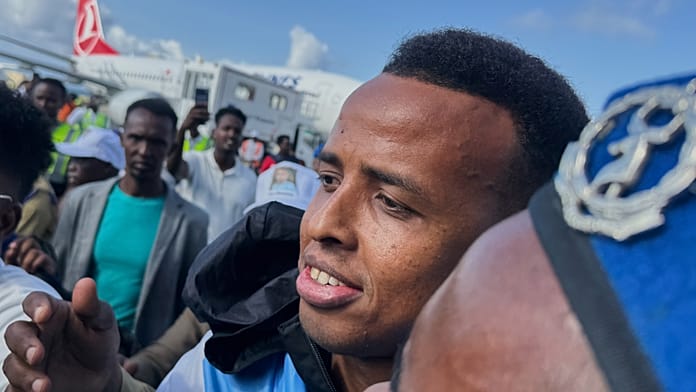somalia’s-world-cup-referee-returns-home-to-hero’s-welcome-after-us-entry-denial