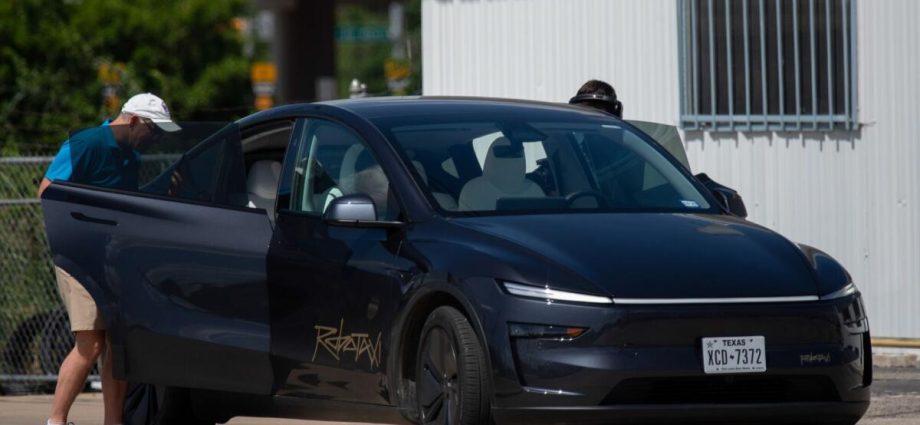 tesla-robotaxis-stall-as-musk’s-self-driving-hype-hits-real-world-traffic