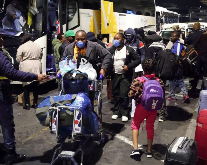 nigerian-migrants-flee-south-africa-after-spike-in-xenophobic-protests