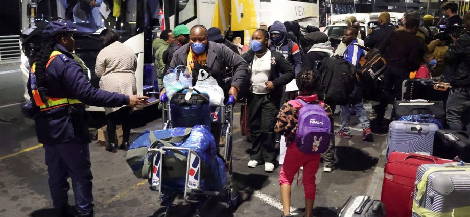 nigerian-migrants-flee-south-africa-after-spike-in-xenophobic-protests