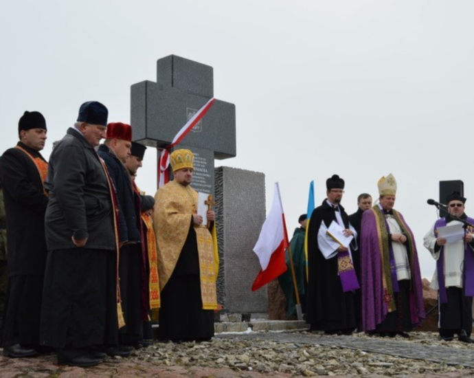 ukraine-will-keep-issuing-polish-exhumation-permits-despite-historical-tensions.-dispute-“causes-joy-in-moscow,”-kyiv-says
