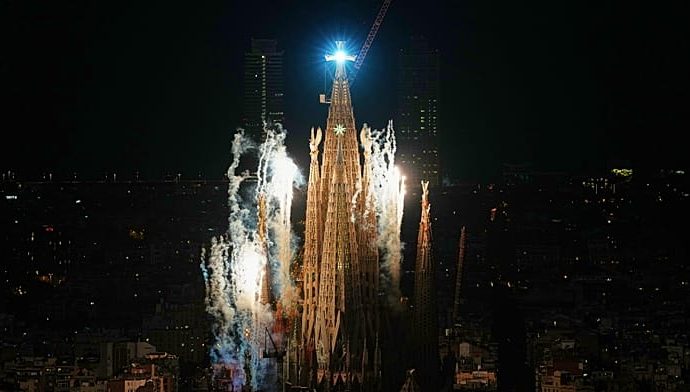 spain:-pope-leo-xiv-blesses-new-sagrada-familia-tower,-now-world’s-tallest-church