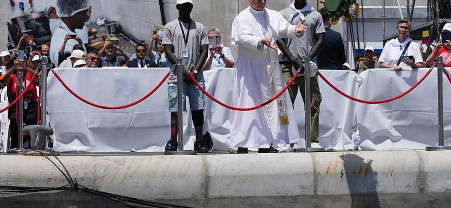 pope-leo-xiv-casts-wreath-into-sea-in-memory-of-migrants-lost-on-atlantic-route