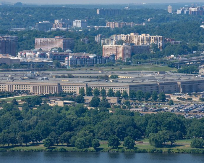 numerous-pentagon-floors-on-lockdown,-evacuated-due-to-‘hazardous-materials-incident’