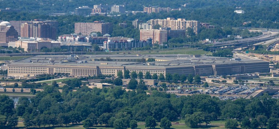 numerous-pentagon-floors-on-lockdown,-evacuated-due-to-‘hazardous-materials-incident’