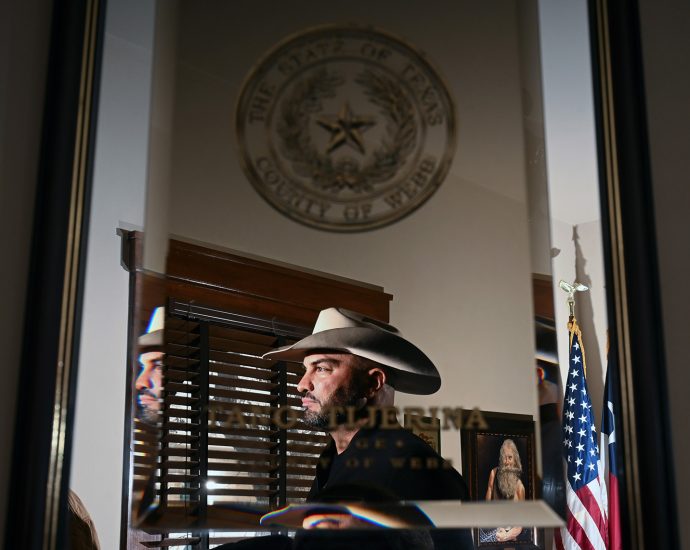 gop-candidate-pushed-to-award-a-donor-with-a-government-contract