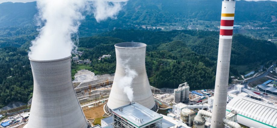 despite-record-renewable-growth,-china-is-still-betting-on-coal