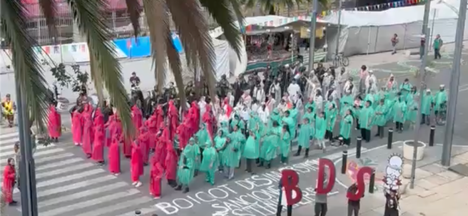activists-form-human-palestine-flag-at-world-cup-opener-in-mexico-city