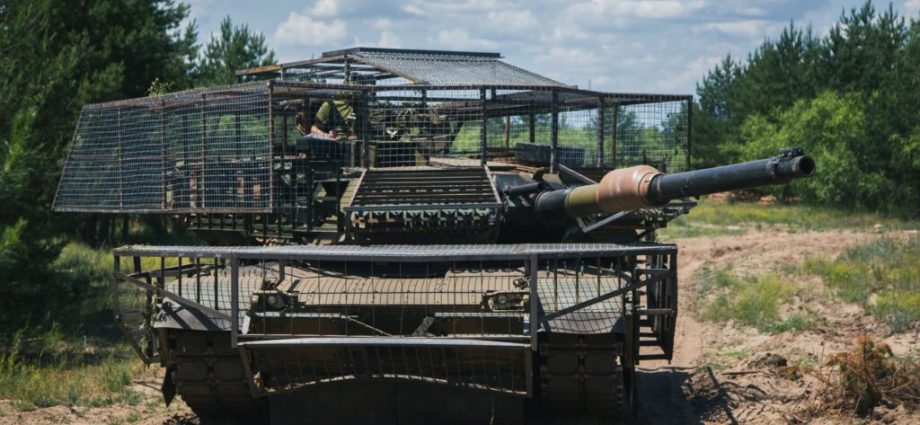 abrams-tanks-in-ukraine-get-modular-drone-protection-to-survive-in-today’s-drone-dominated-warfare