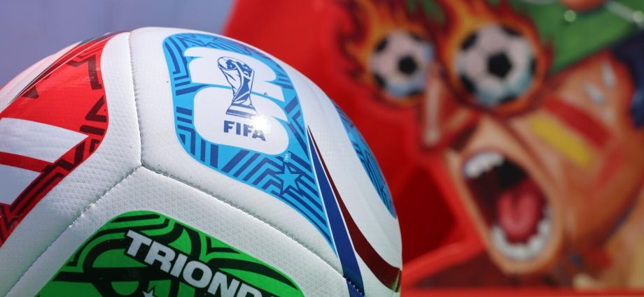 amid-travel-bans,-ice-fears-and-political-turmoil,-wary-fans-try-to-find-world-cup-joy
