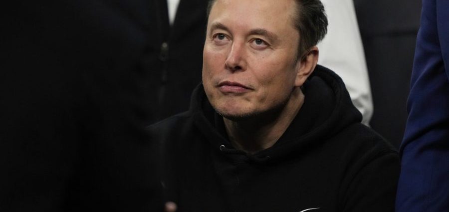 spacex-launches-ipo,-making-elon-musk-the-world’s-first-trillionaire