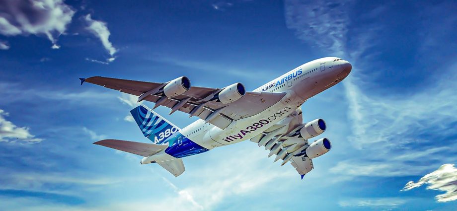 why-the-airbus-a380’s-4-engine-layout-costs-airlines-millions-more-per-year-than-twin-engine-rivals
