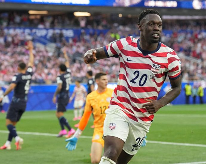 usa-hit-paraguay-for-four-in-dream-start-to-their-world-cup-campaign