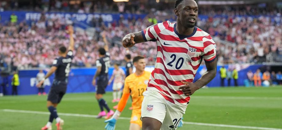 usa-hit-paraguay-for-four-in-dream-start-to-their-world-cup-campaign