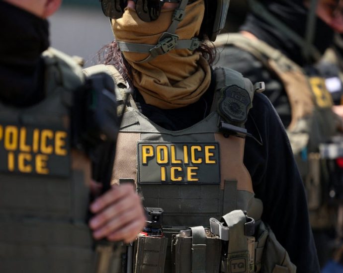 ice-officers-arrive-unannounced-at-nonprofits-repping-migrant-kids