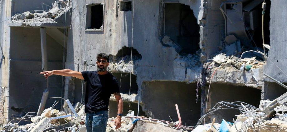 one-killed-as-israel-hits-south-lebanon,-issues-forced-displacement-orders