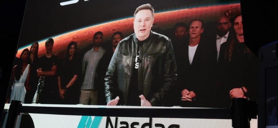 as-musk-becomes-the-first-trillionaire,-historian-sees-warning-signs 