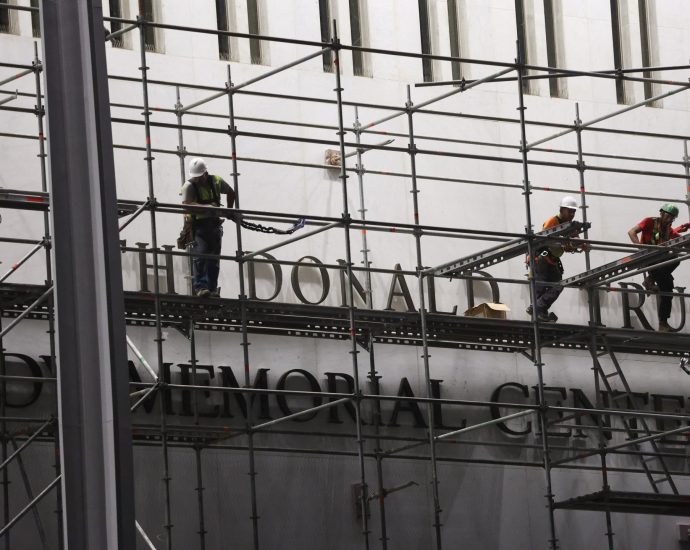 workers-remove-the-traitor’s-name-from-kennedy-center-after-court-ruling