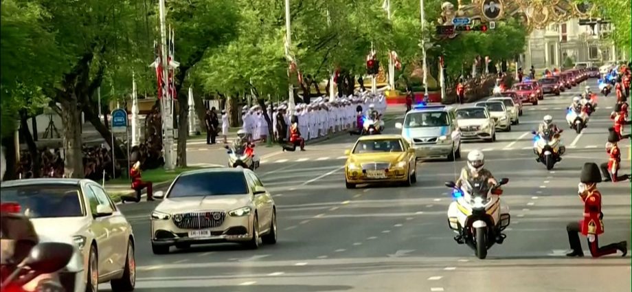 thousands-mourn-thai-princess-as-body-taken-to-lie-in-state-in-bangkok
