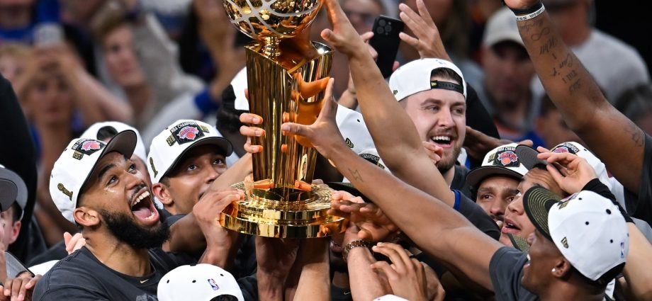 knicks-clinch-first-nba-title-in-53-years,-as-brunson-shines-against-spurs